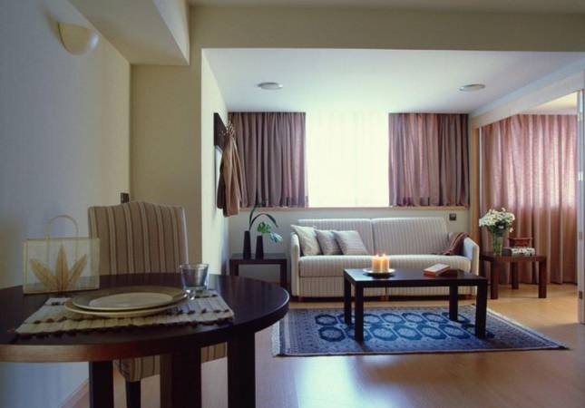 Espaciosas habitaciones en Centric Atiram Hotel. Disfrúta con nuestro Spa y Masaje en Andorra la Vella